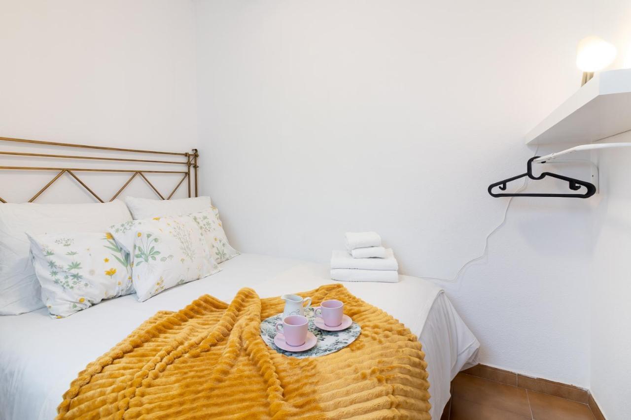 Sea & Wave Pedregalejo Beach Apartment Málaga Exteriör bild