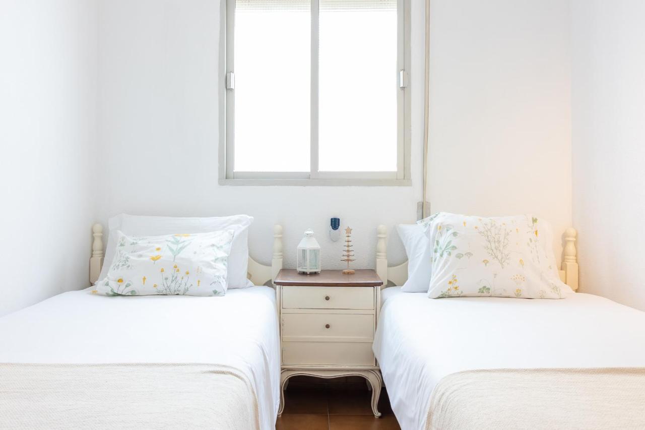 Sea & Wave Pedregalejo Beach Apartment Málaga Exteriör bild
