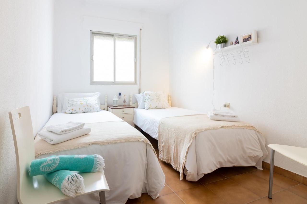 Sea & Wave Pedregalejo Beach Apartment Málaga Exteriör bild