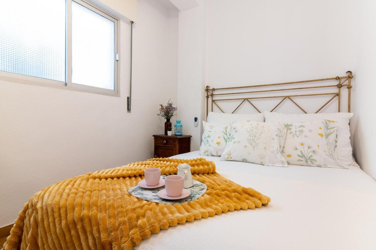 Sea & Wave Pedregalejo Beach Apartment Málaga Exteriör bild